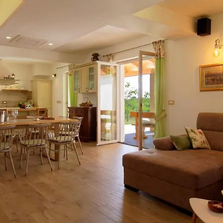 Villa Stella Polaris 빌라 Višnjan